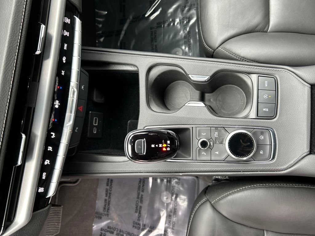 Used 2025 Cadillac XT4 Premium Luxury image 18