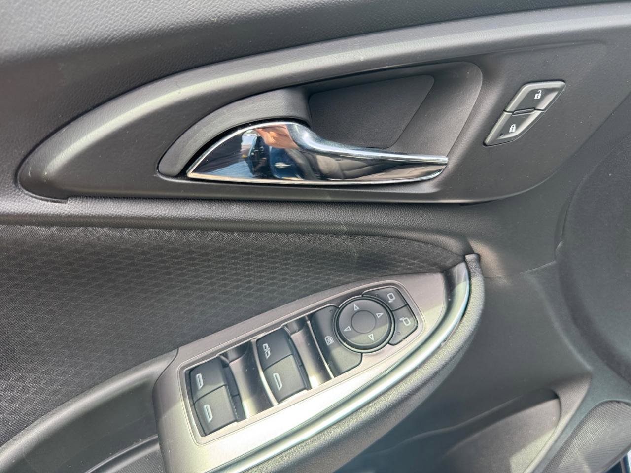 Used 2020 Chevrolet Malibu LT FWD image 17