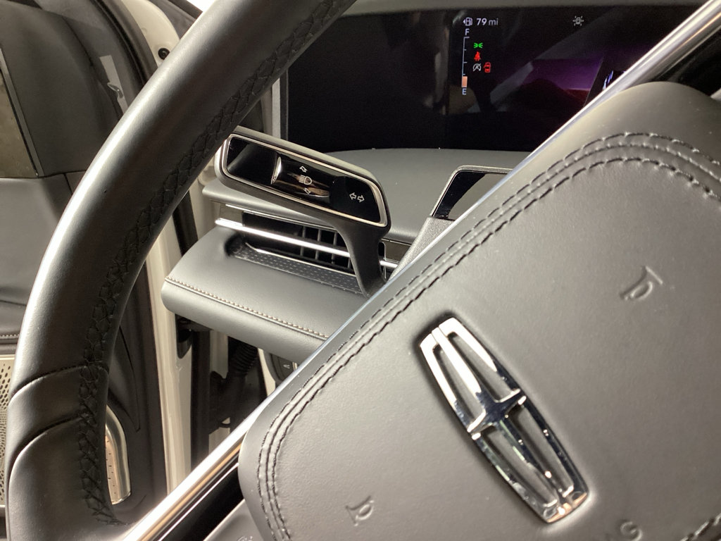 Used 2025 Lincoln Nautilus Reserve AWD/4WD image 22