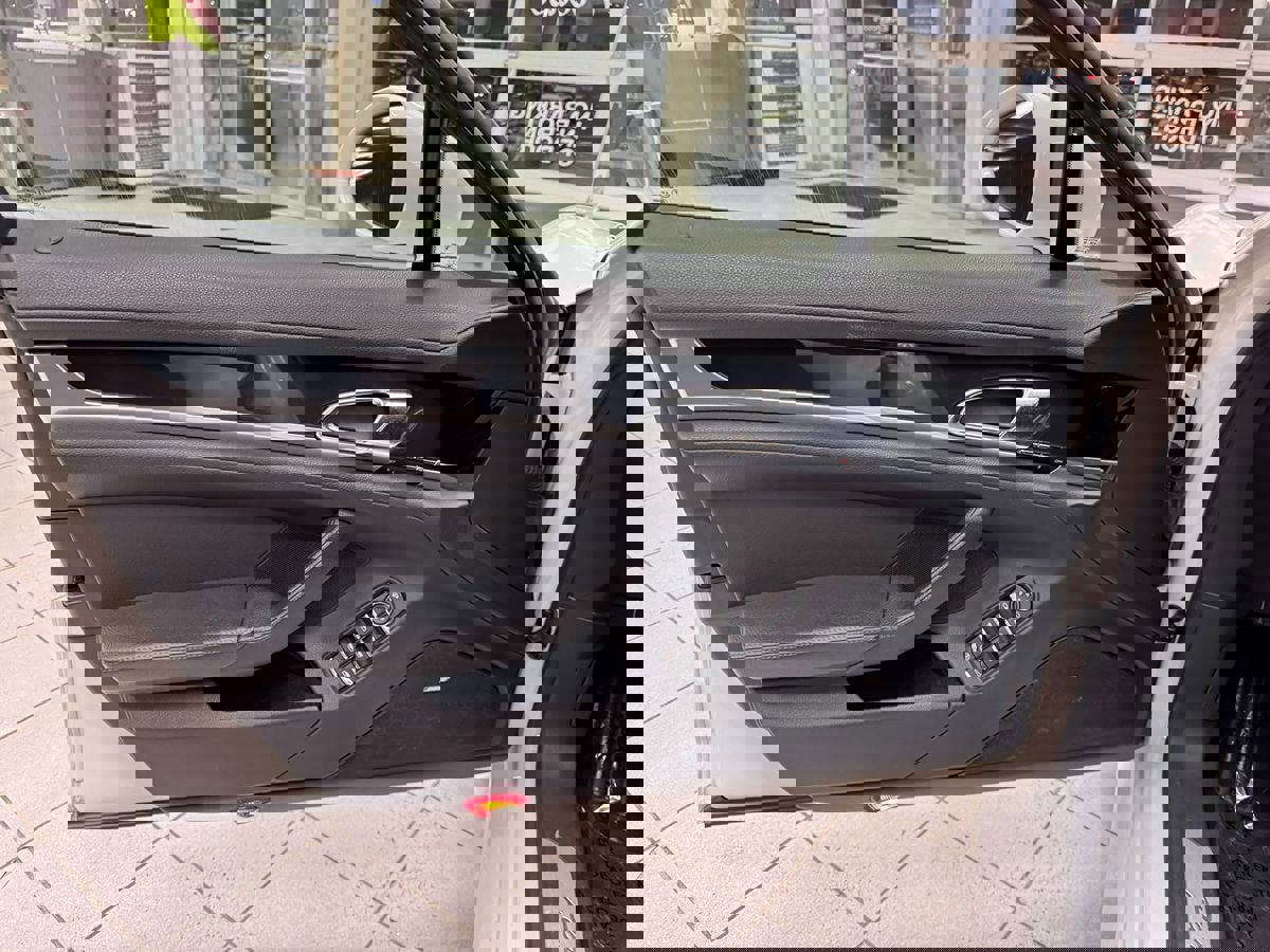 Used 2012 Porsche Panamera 4 image 9