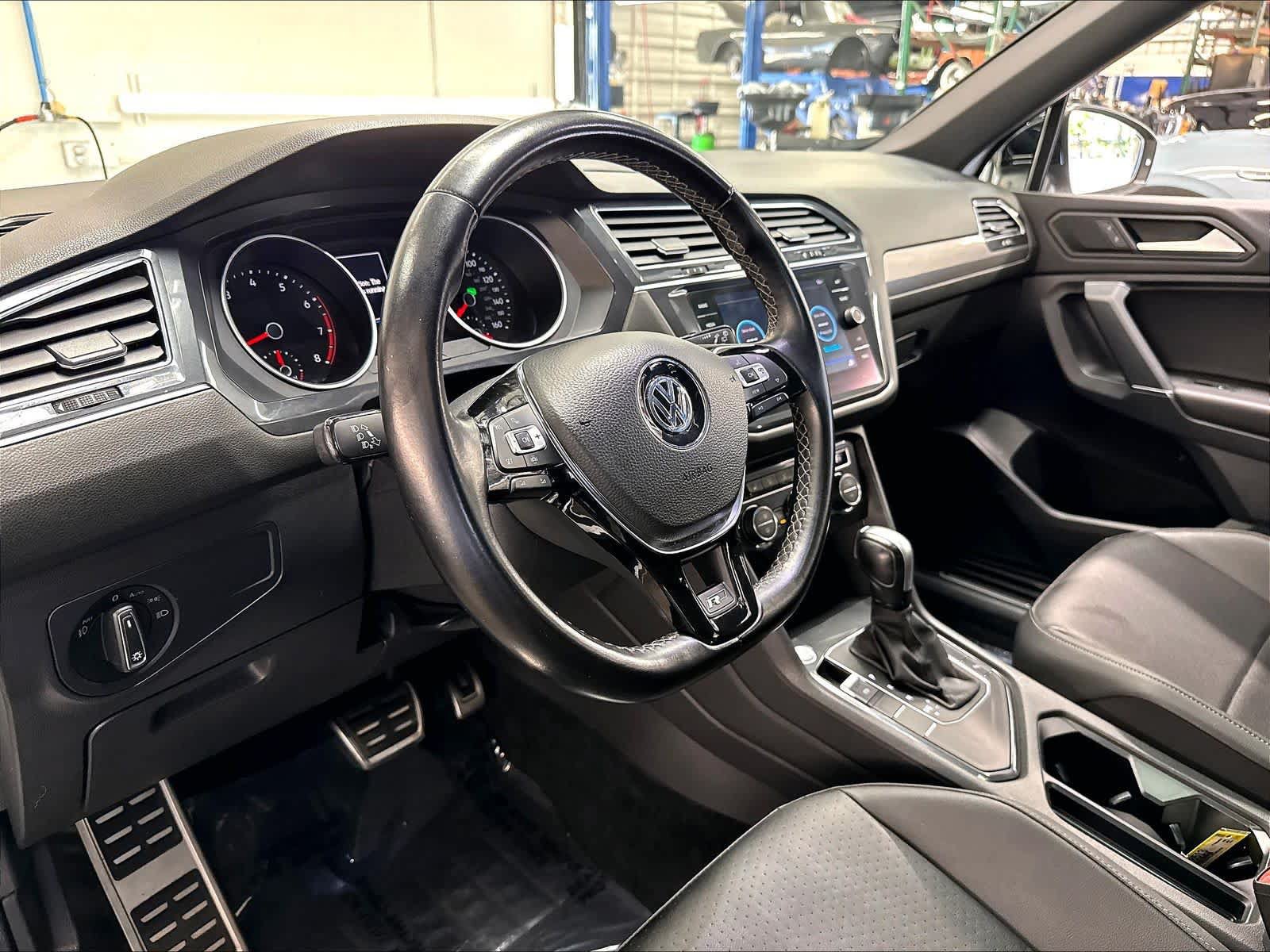 Used 2020 Volkswagen Tiguan SE R-Line FWD image 20