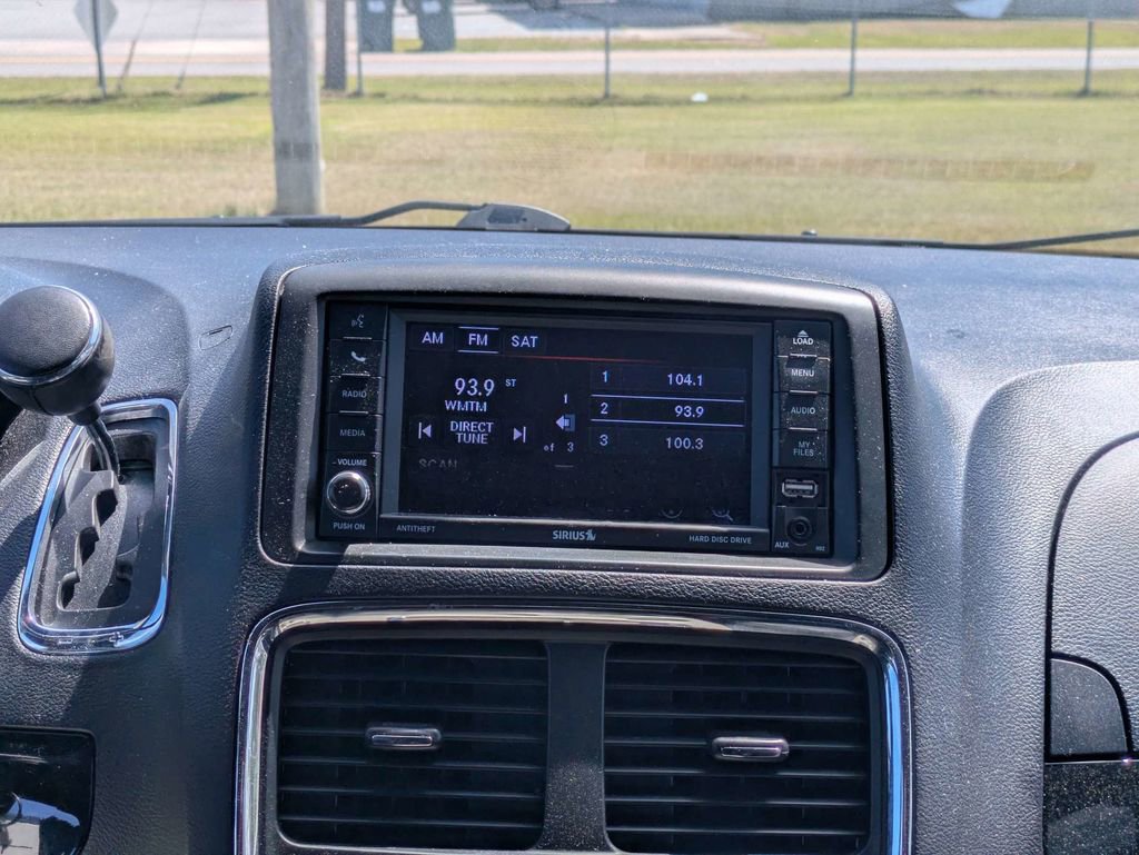 Used 2019 Dodge Grand Caravan SXT image 18