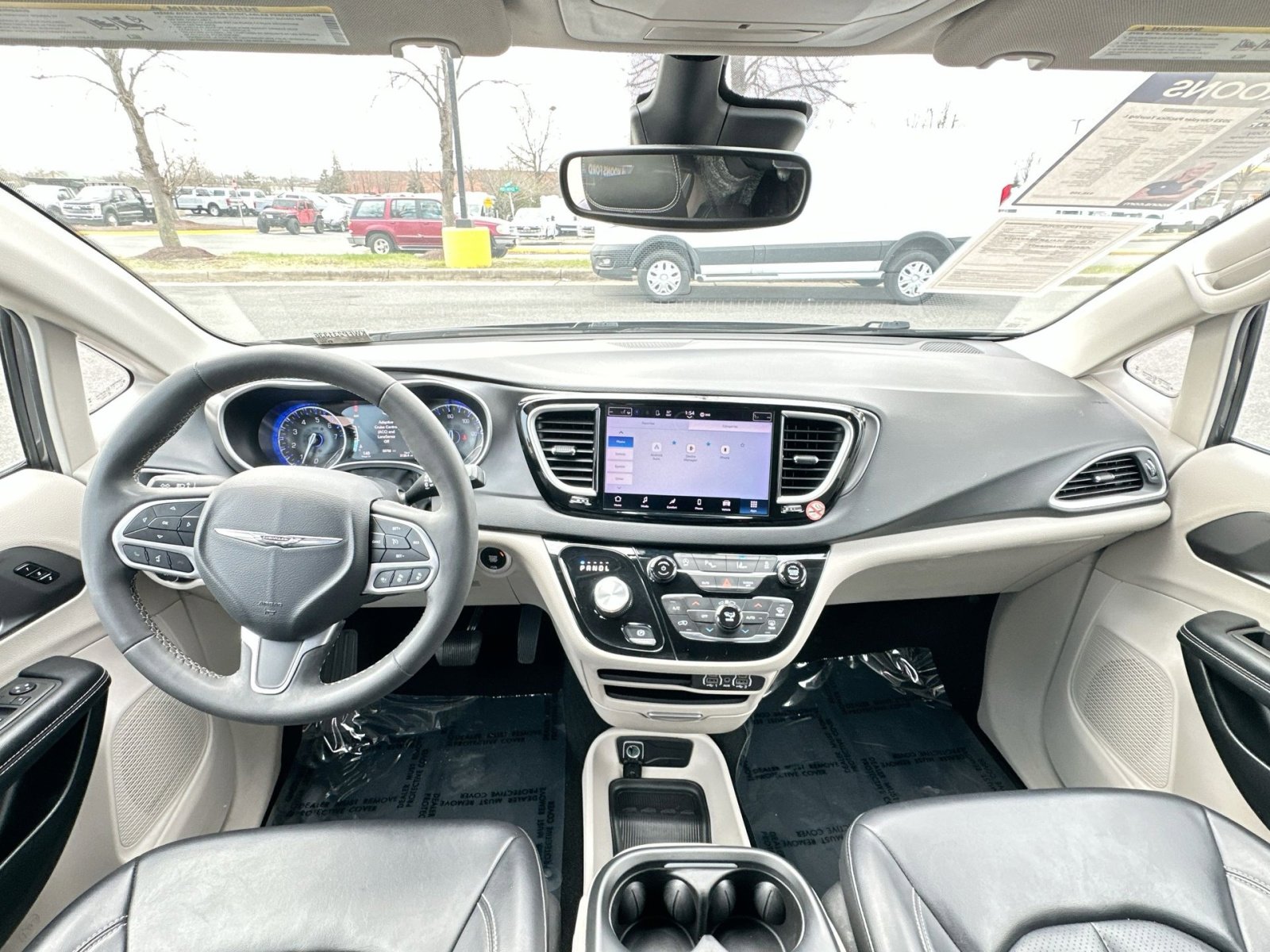 Used 2023 Chrysler Pacifica Touring-L image 32