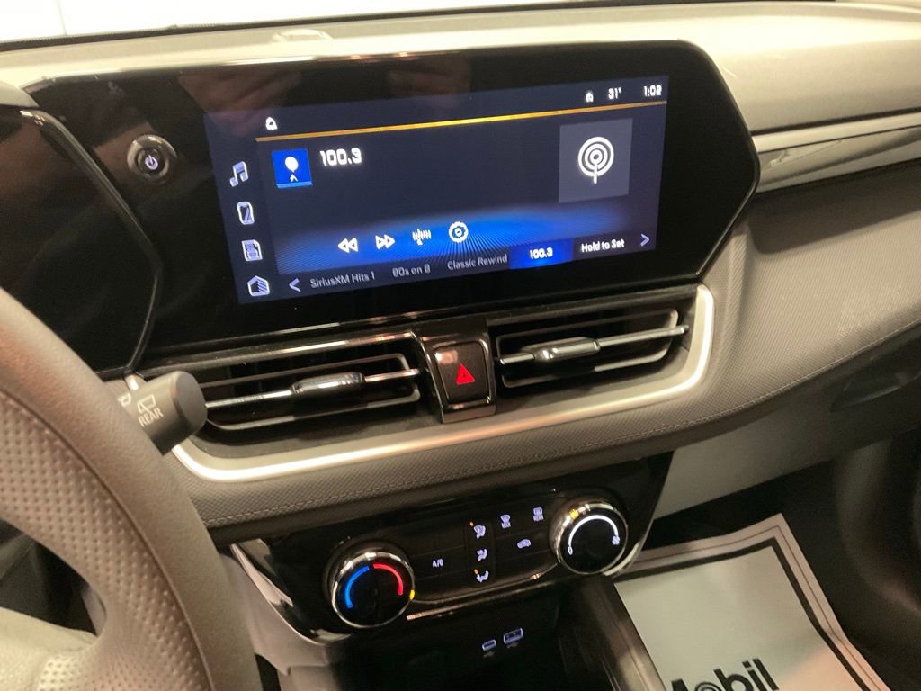 Used 2025 Chevrolet TrailBlazer LT image 4