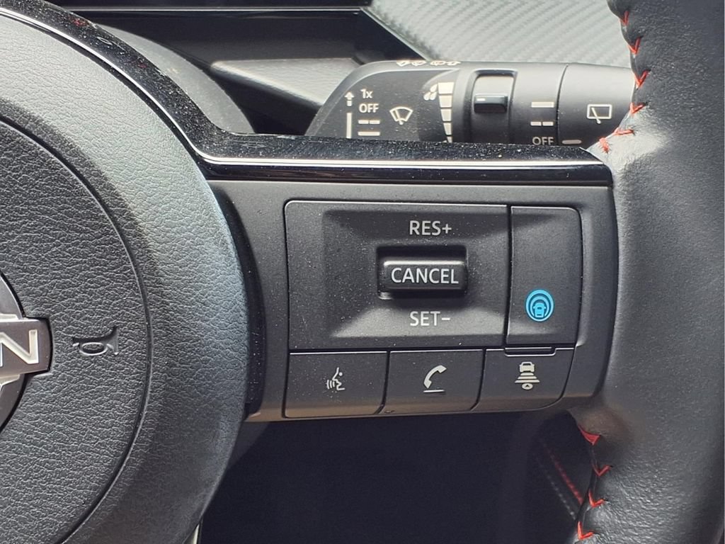 Used 2025 Nissan Kicks SR FWD image 17