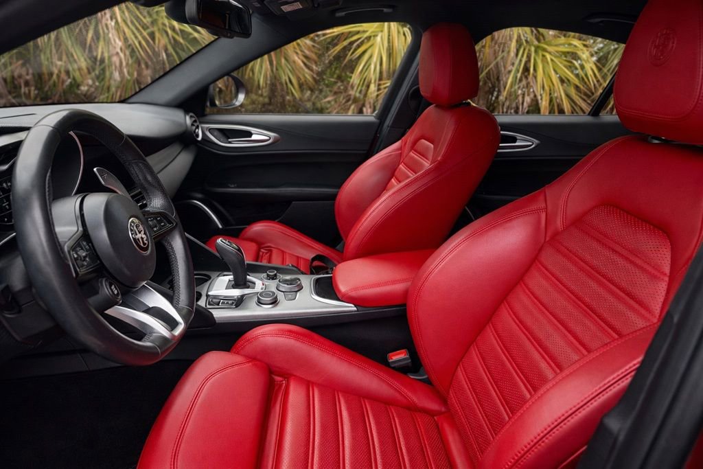 Used 2023 Alfa Romeo Giulia Veloce image 14