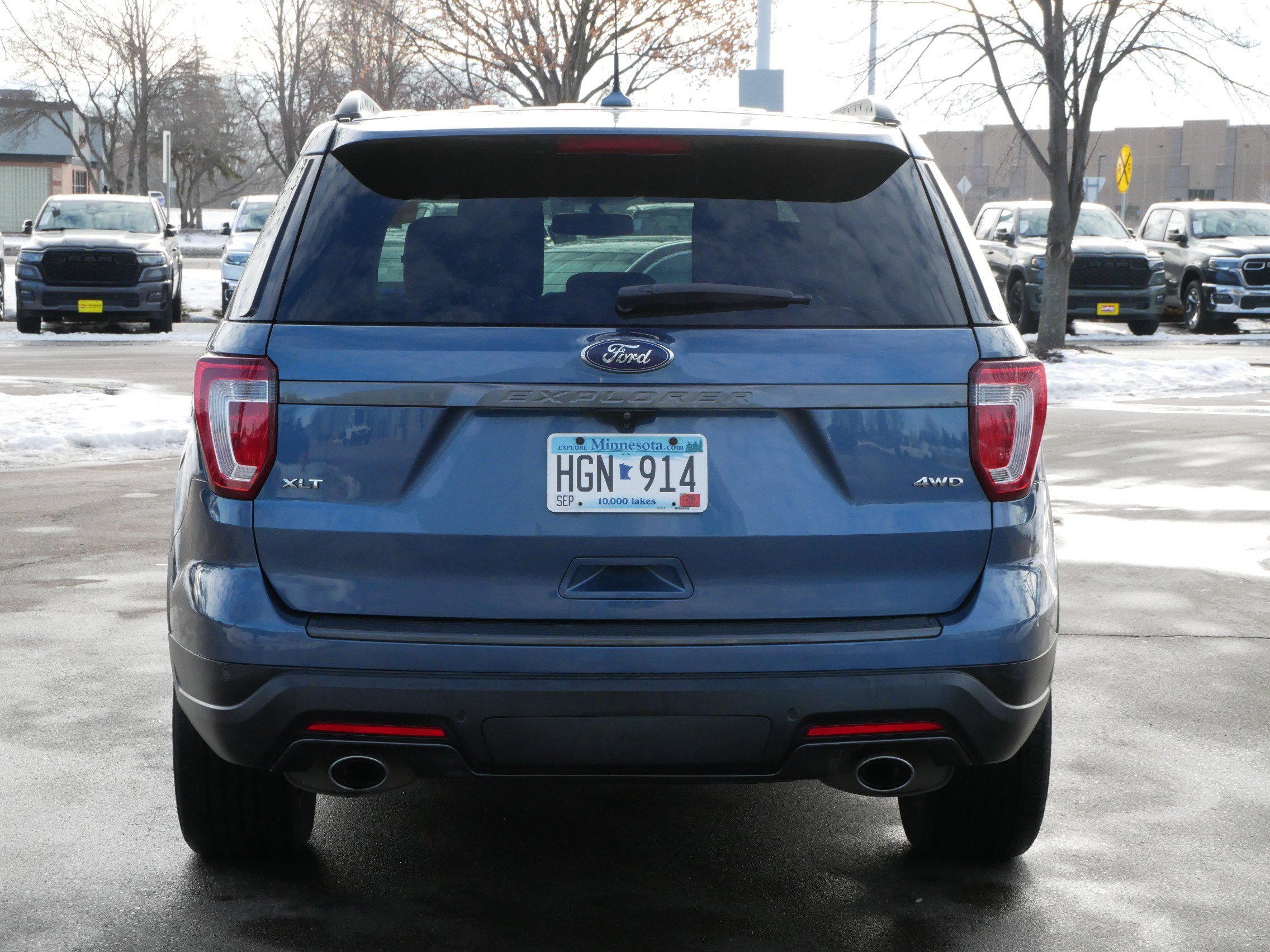 Used 2018 Ford Explorer XLT w/ Equipment Group 202A image 7