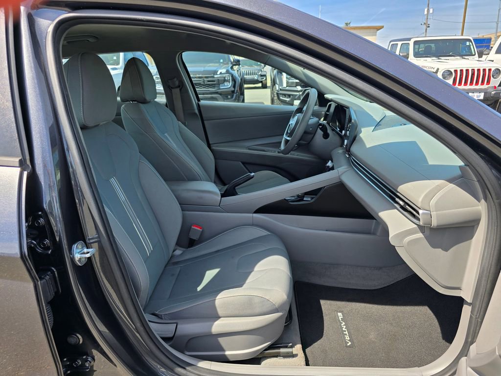 Used 2022 Hyundai Elantra SEL FWD image 11