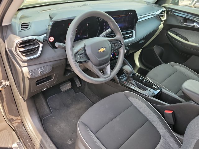 Used 2025 Chevrolet TrailBlazer LT AWD/4WD image 4