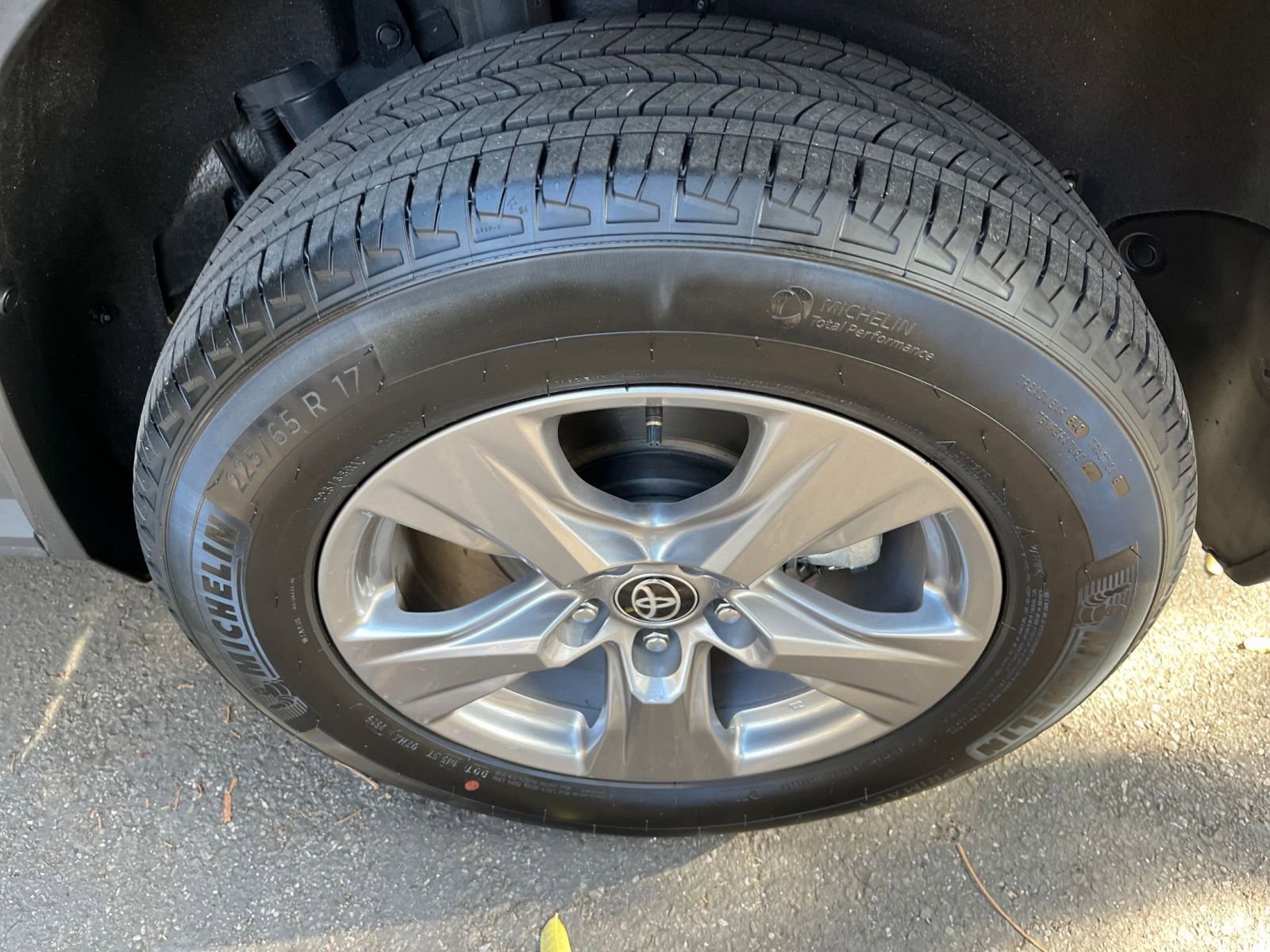 Used 2025 Toyota RAV4 LE image 29