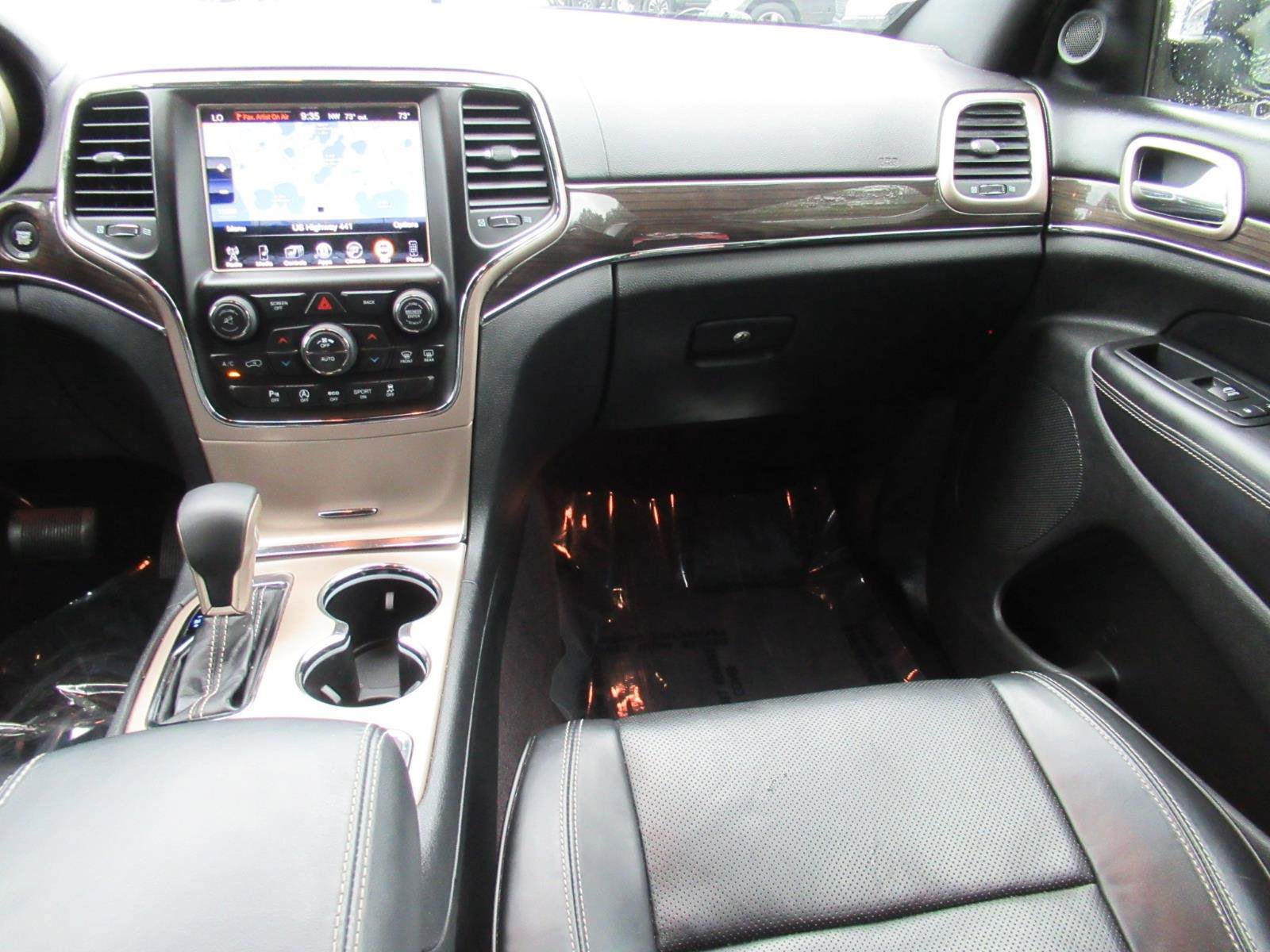 Used 2017 Jeep Grand Cherokee Overland AWD/4WD image 15