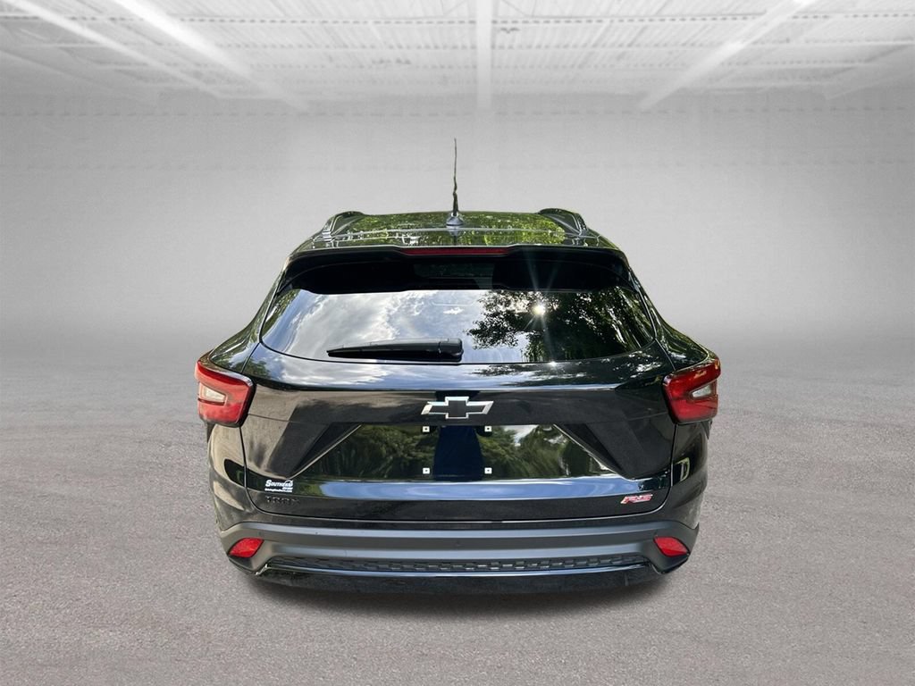 Used 2024 Chevrolet Trax RS w/ Sunroof Package FWD image 4