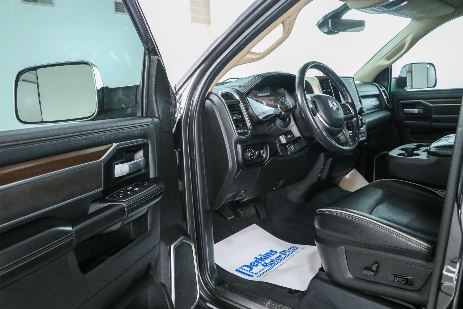Used 2022 RAM 2500 Laramie w/ Protection Group AWD/4WD image 3