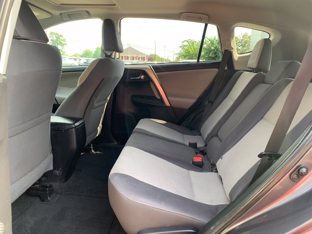 Used 2015 Toyota RAV4 XLE FWD image 24