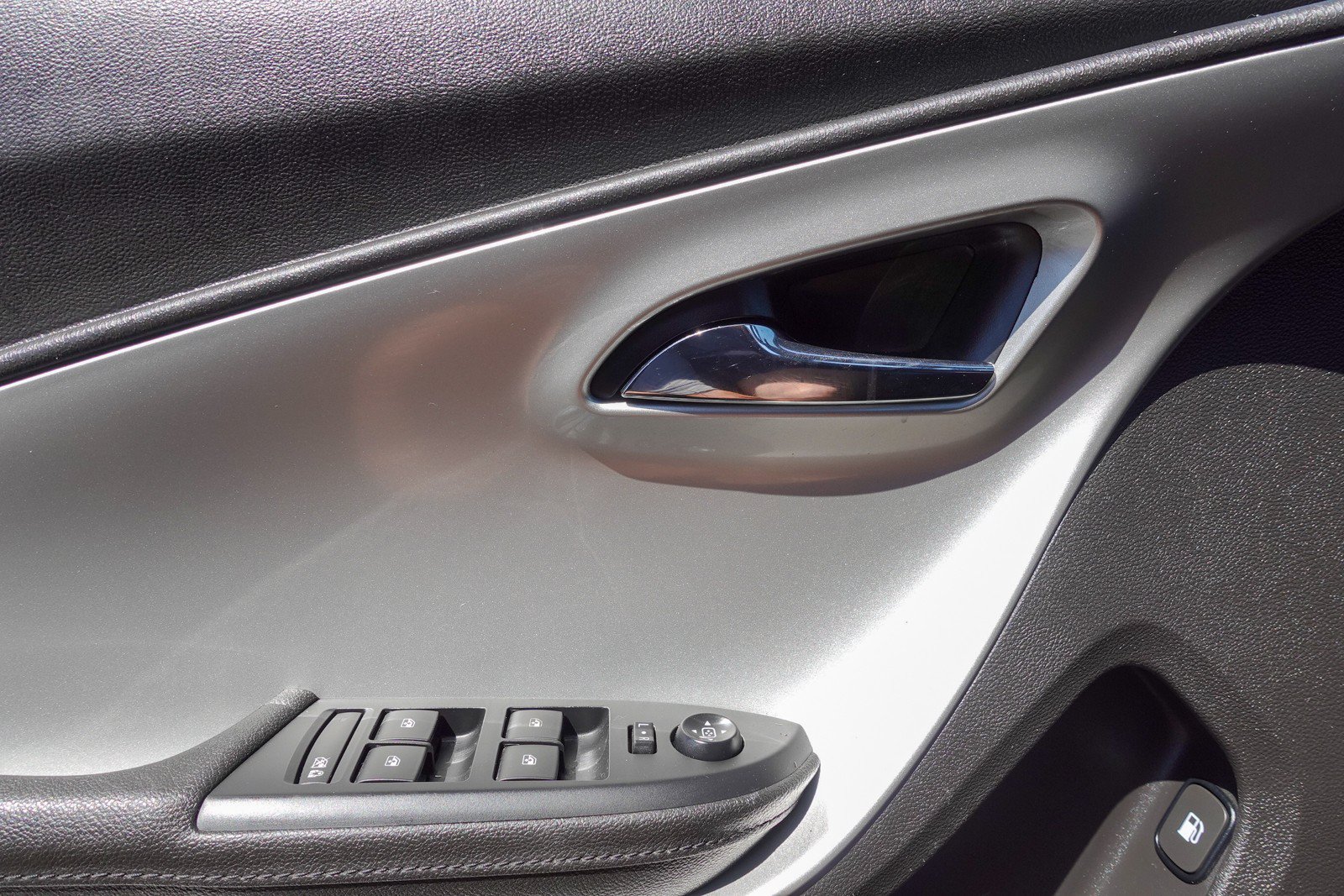 Used 2014 Chevrolet Volt Premium w/ Premium Trim Package FWD image 12