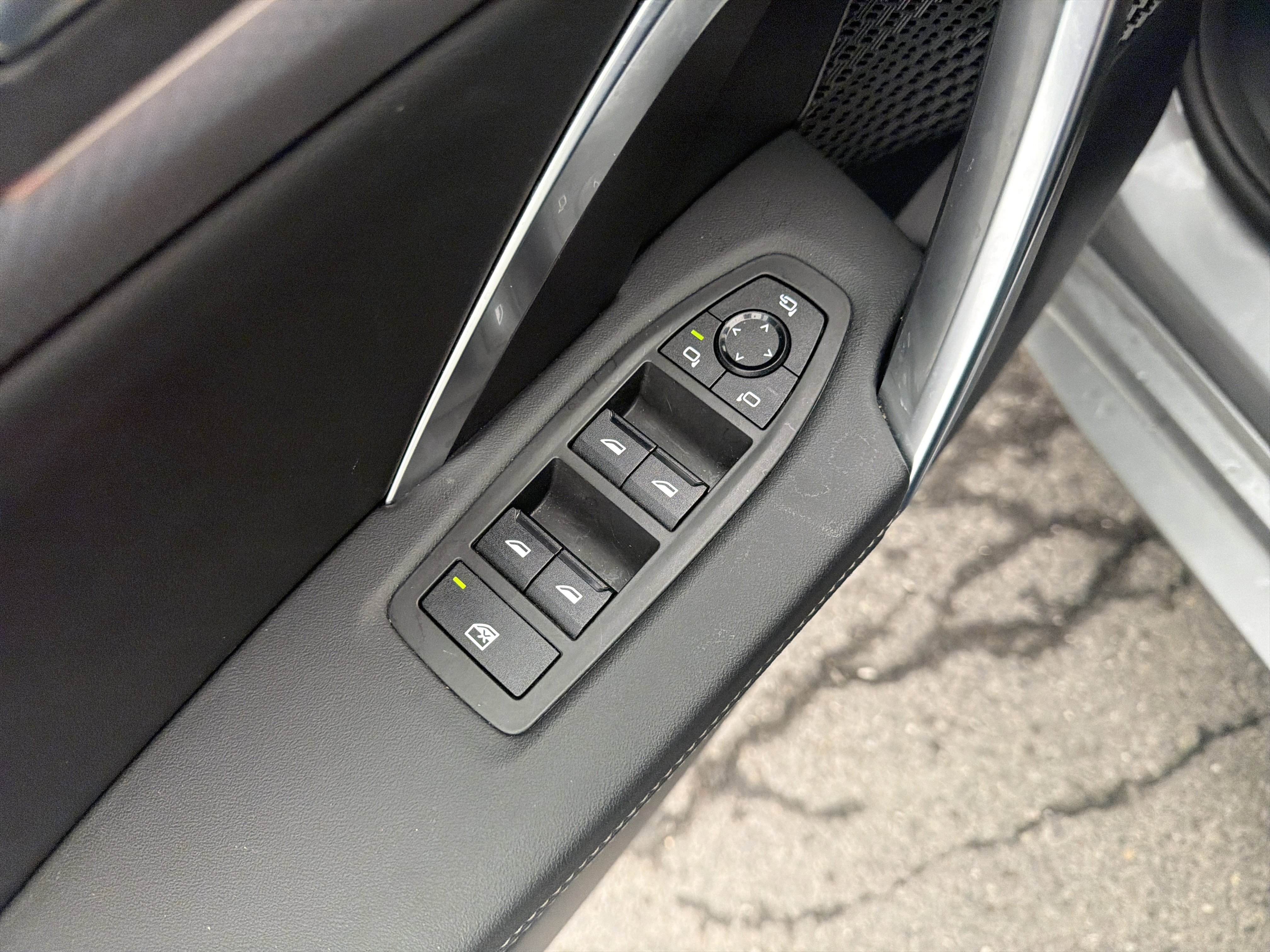 Used 2025 BMW X2 xDrive28i image 16