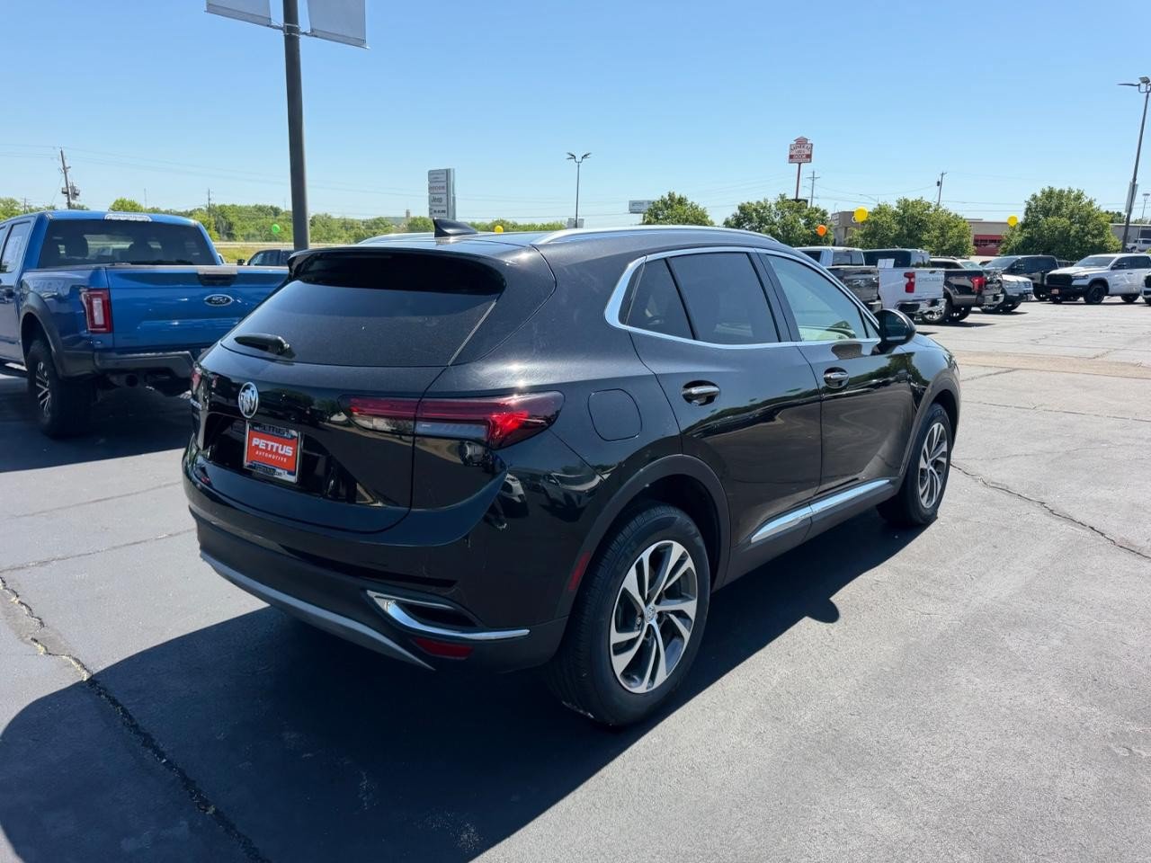 Used 2023 Buick Envision Essence FWD image 3
