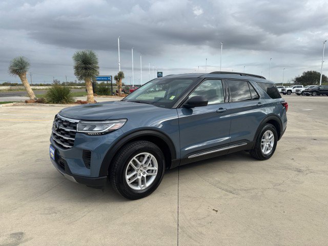 Used 2025 Ford Explorer Active image 3
