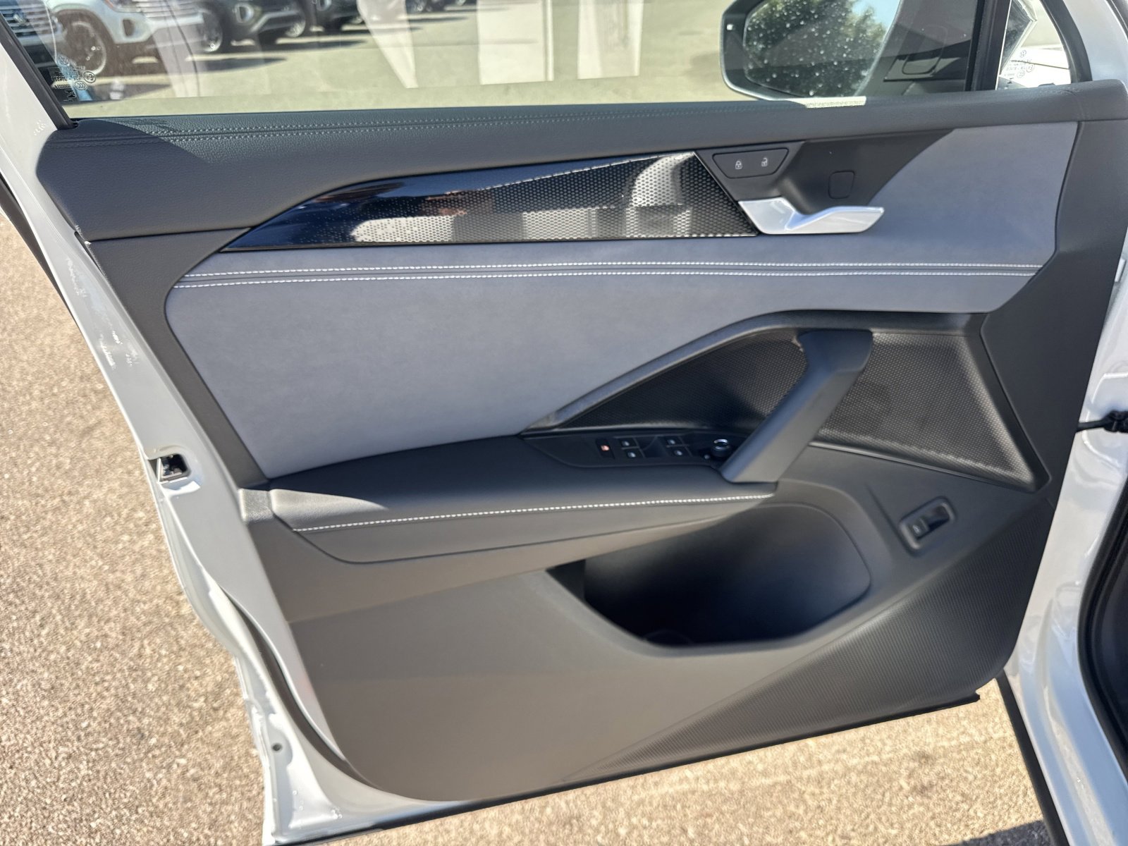 New 2026 Volkswagen Tiguan SE R-Line image 13