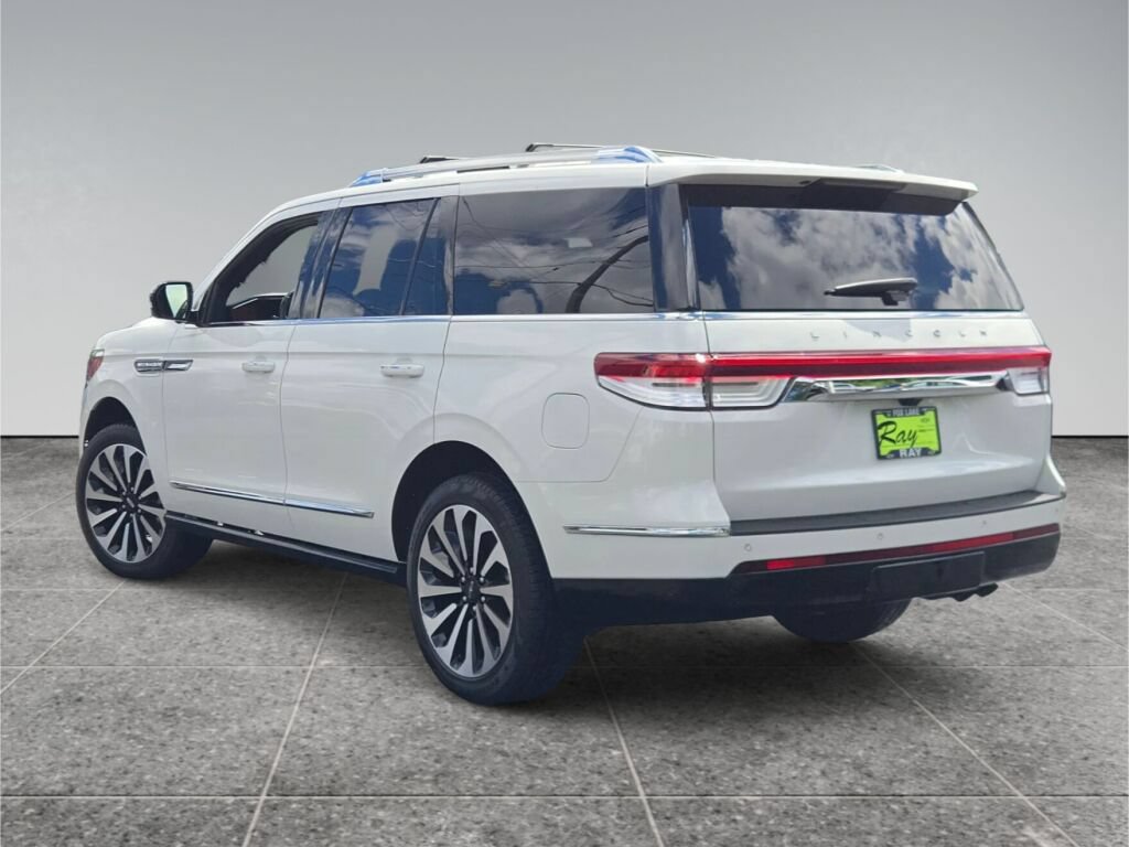 Used 2024 Lincoln Navigator Reserve AWD/4WD image 10