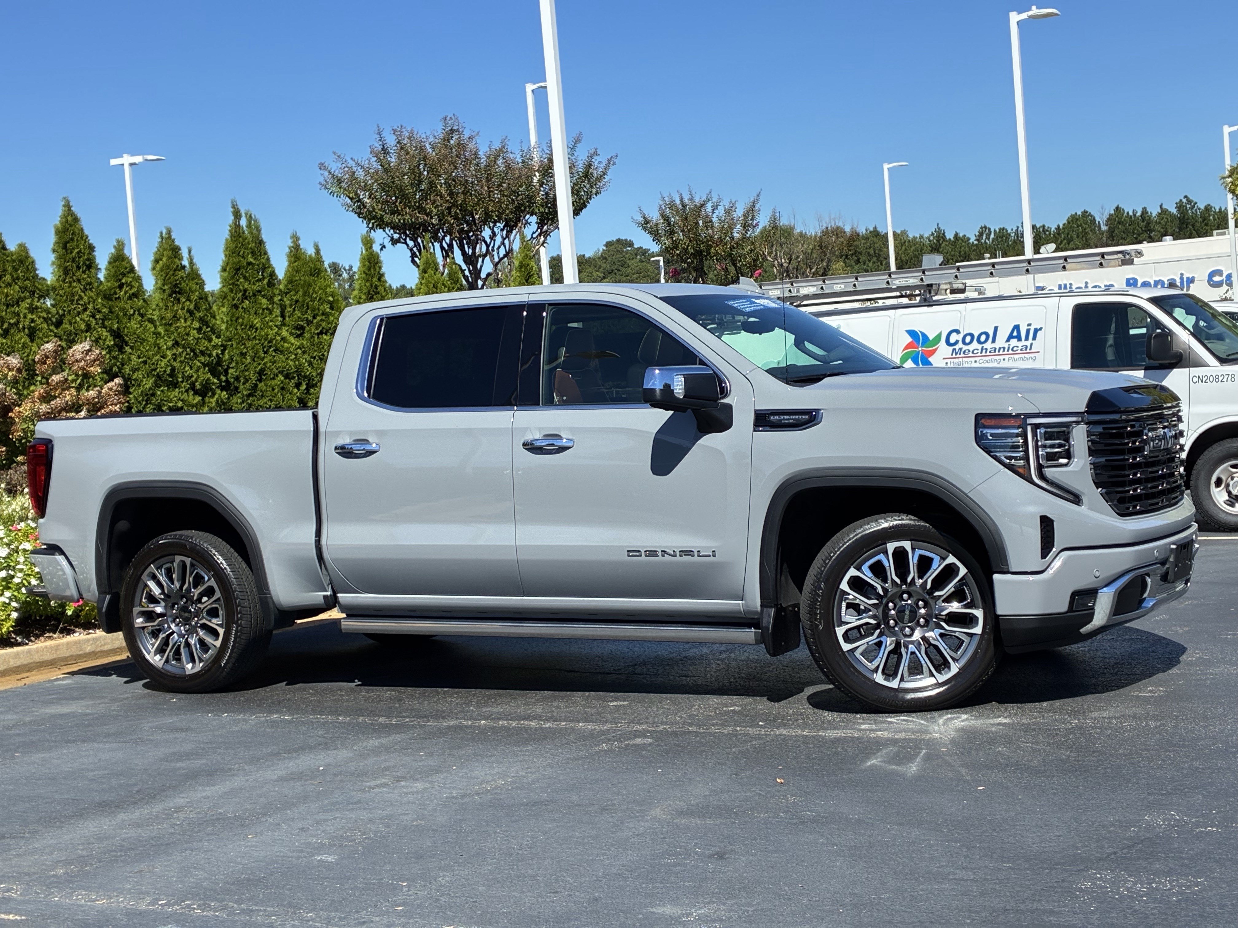 Used 2025 GMC Sierra 1500 Denali Ultimate AWD/4WD image 3