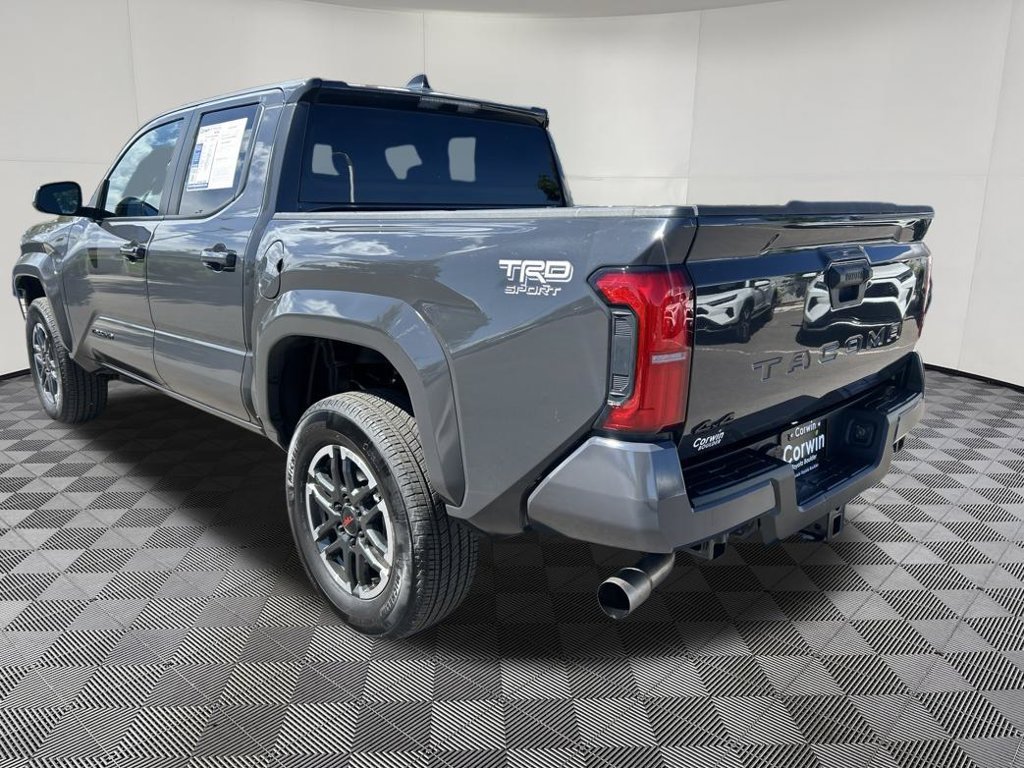 Used 2025 Toyota Tacoma TRD Sport AWD/4WD image 5