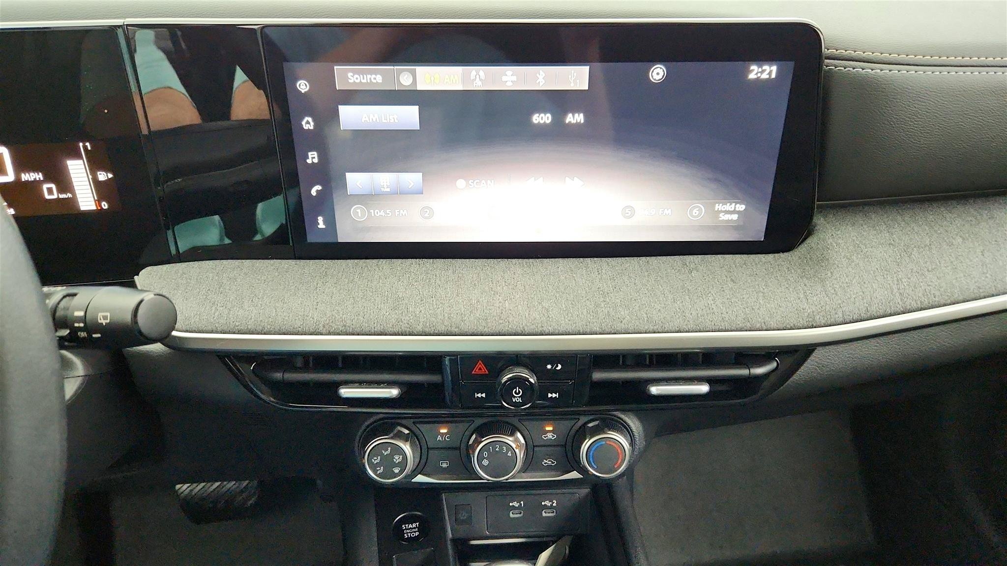Used 2025 Nissan Kicks SV w/ Charging Package FWD image 13