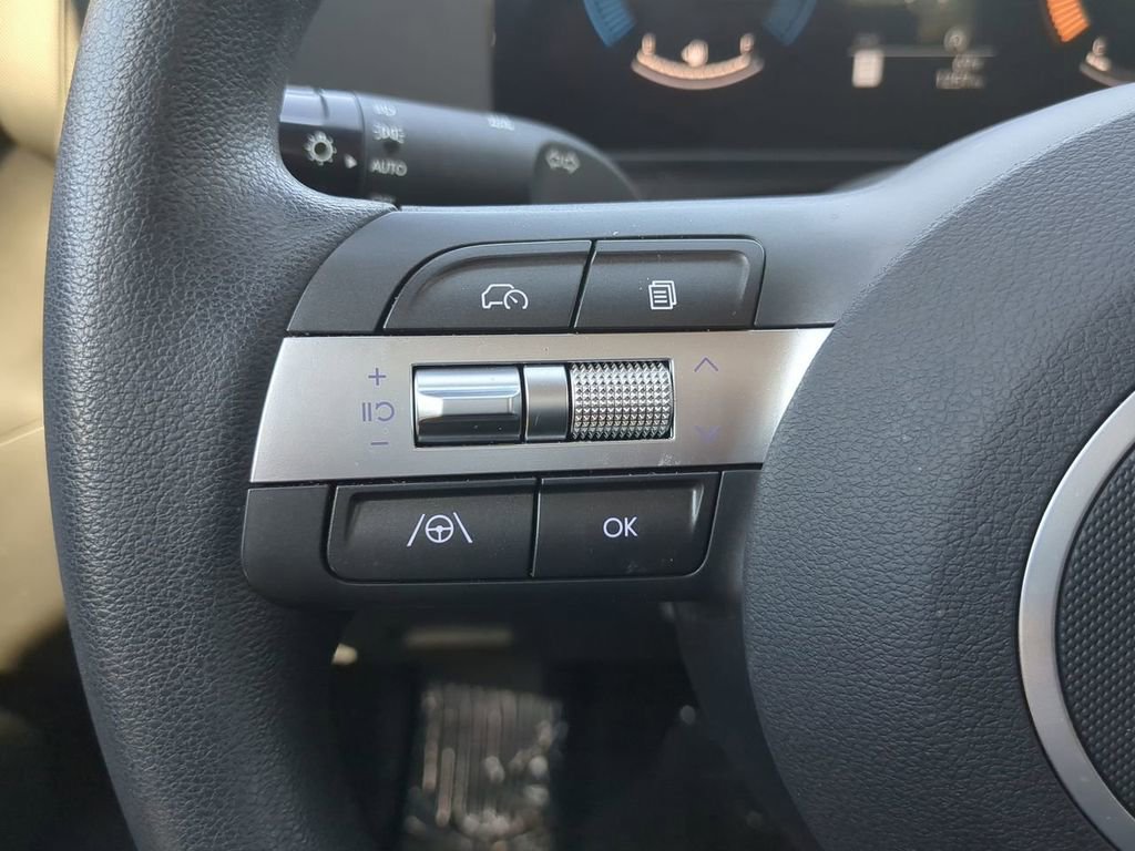 Used 2025 Hyundai Kona SE image 23