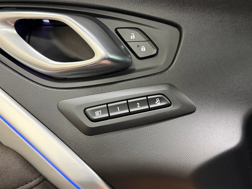 Used 2019 Chevrolet Camaro SS RWD image 17