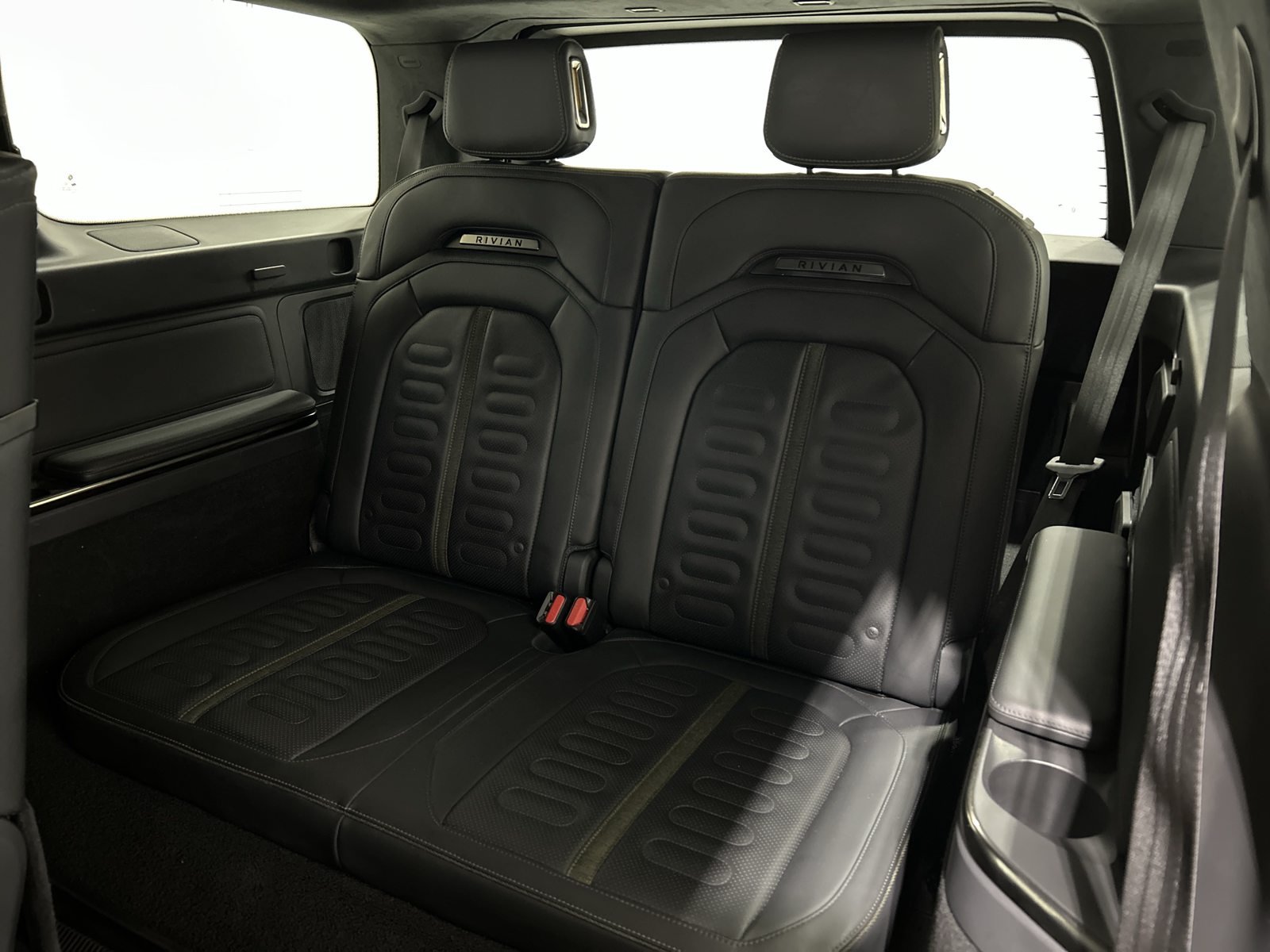 Used 2022 Rivian R1S Launch Edition Quad AWD/4WD image 25
