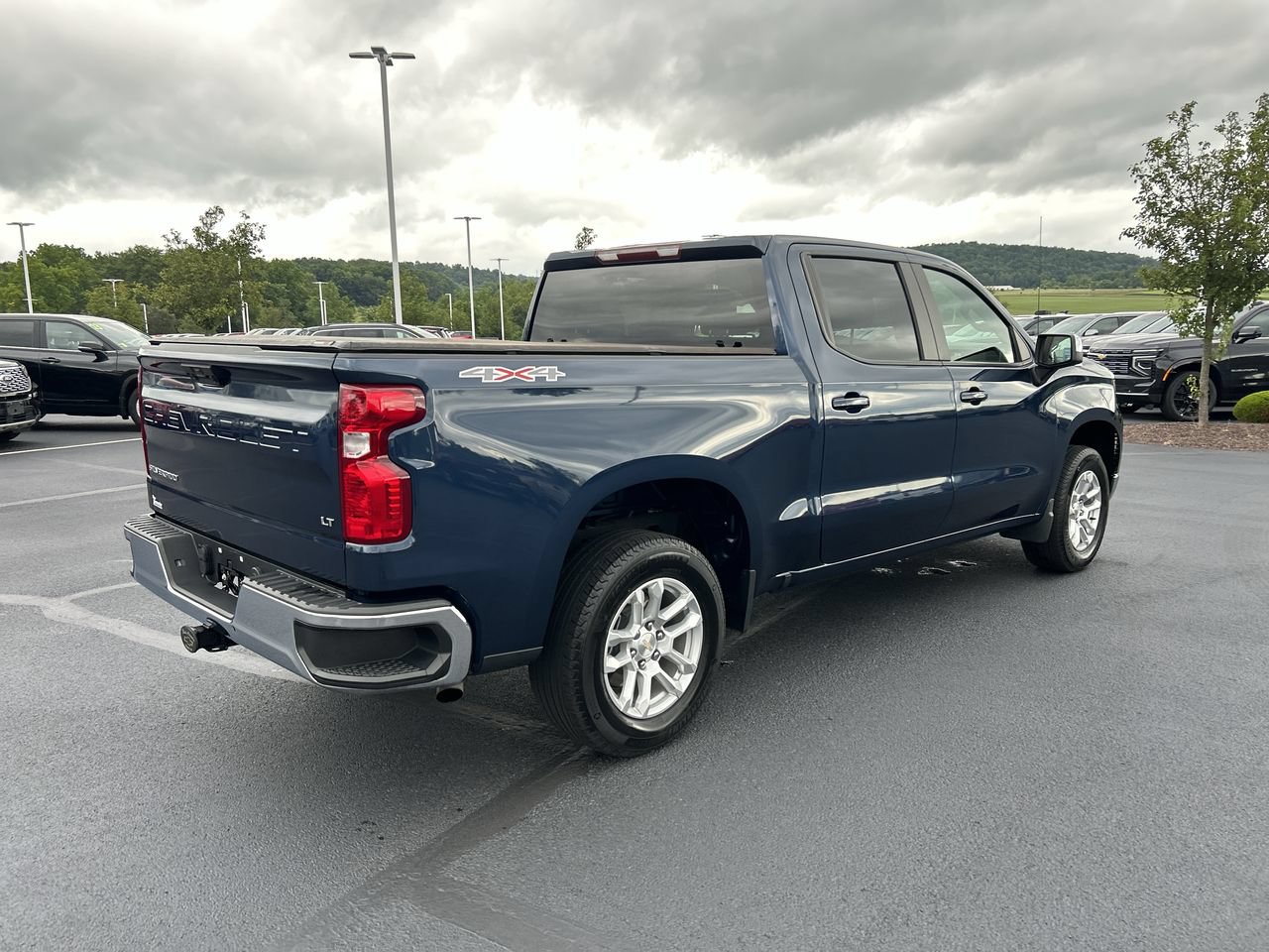 Used 2023 Chevrolet Silverado 1500 LT AWD/4WD image 7