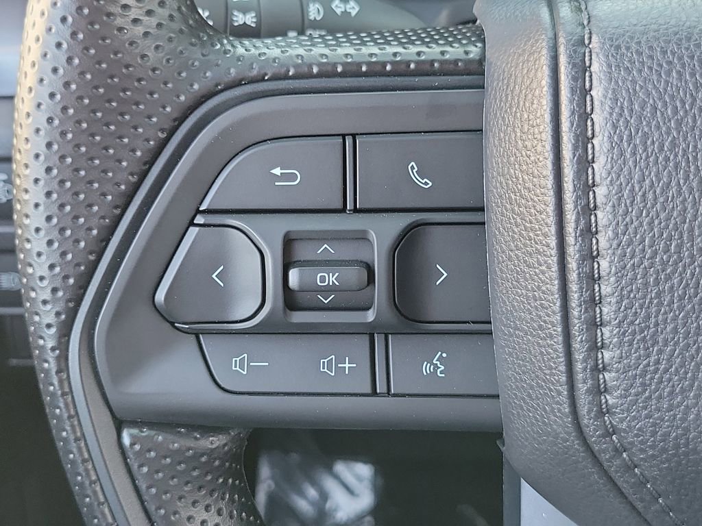 Used 2026 Toyota Tacoma SR5 AWD/4WD image 5