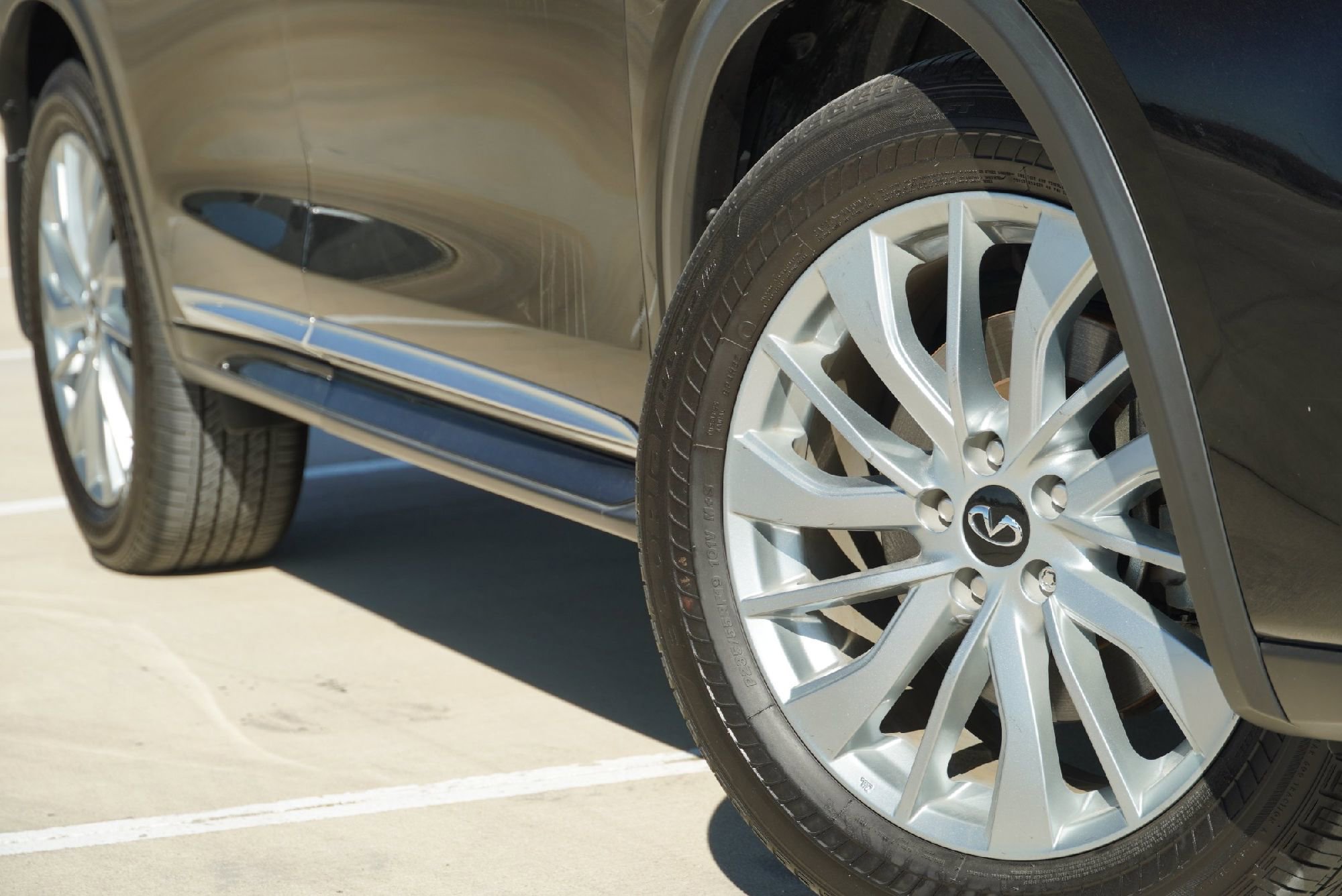 Certified 2024 INFINITI QX50 Luxe w/ Accent Package image 3