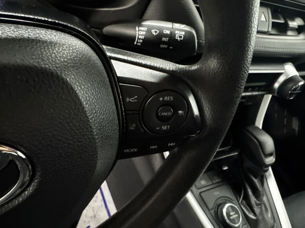 Used 2021 Toyota RAV4 LE AWD/4WD image 6