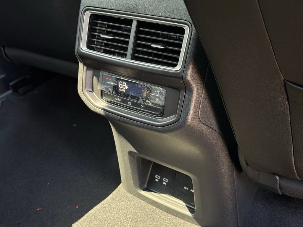 New 2026 Volkswagen Atlas Peak Edition AWD/4WD image 23