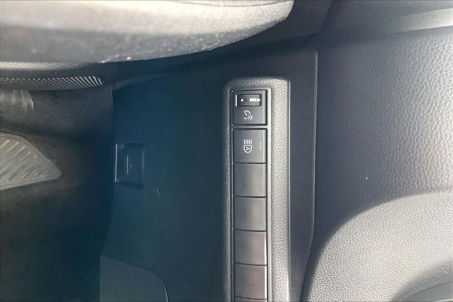 Used 2023 Toyota Corolla LE FWD image 33