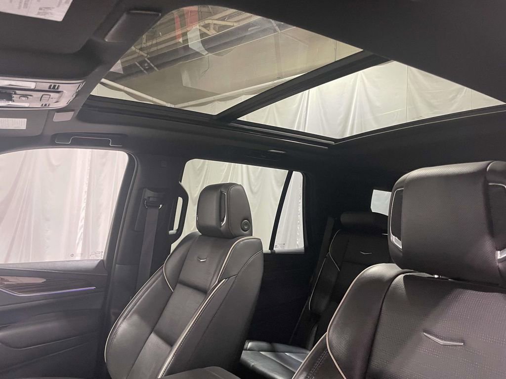 Used 2023 Cadillac Escalade Premium Luxury AWD/4WD image 19