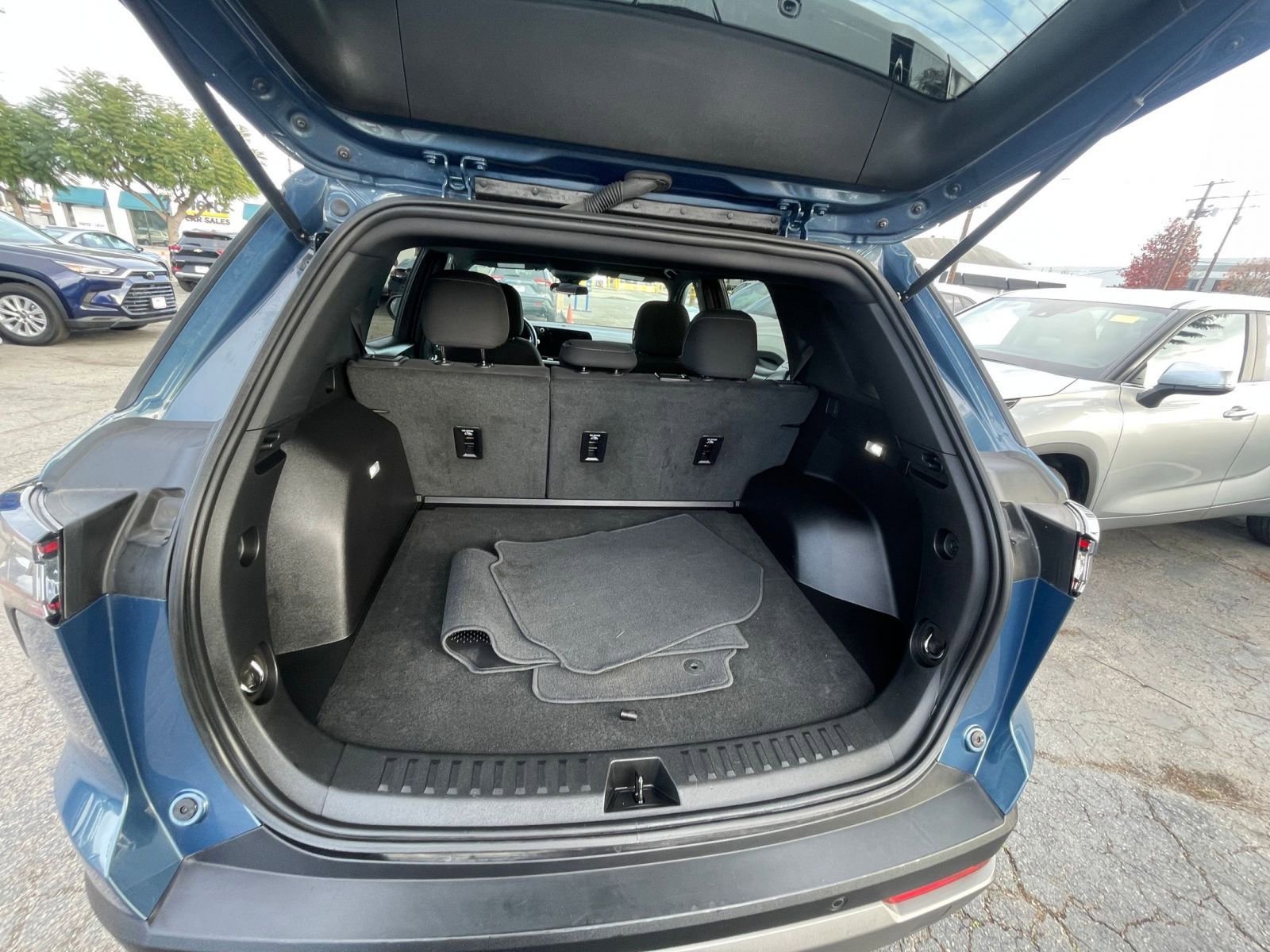 Used 2025 Chevrolet Equinox LT image 31