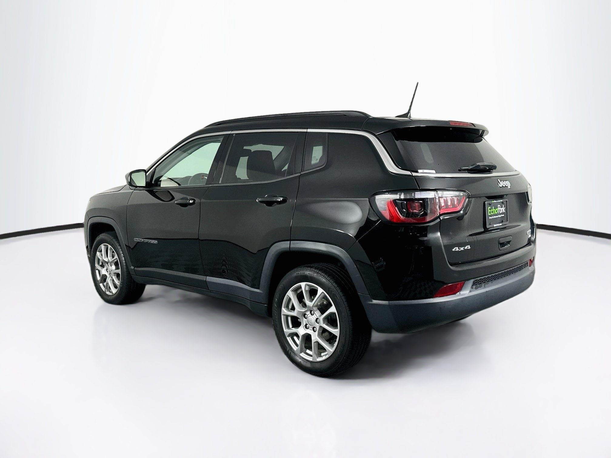 Used 2022 Jeep Compass Latitude AWD/4WD image 5