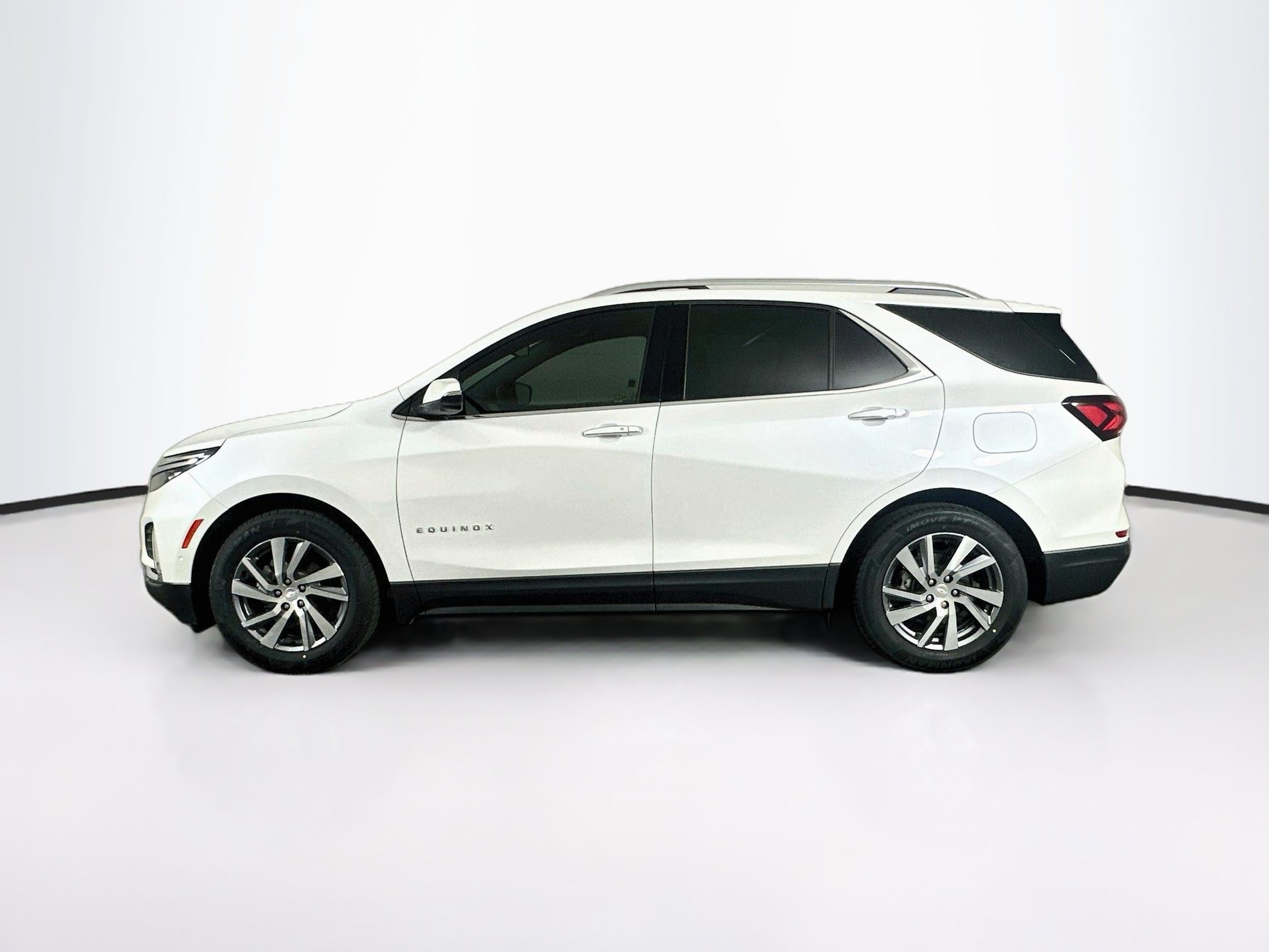 Used 2024 Chevrolet Equinox Premier FWD image 4