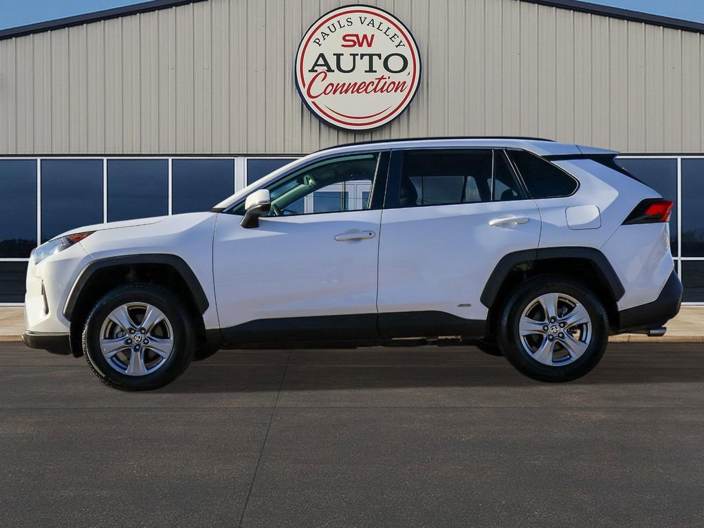 Used 2022 Toyota RAV4 LE image 4