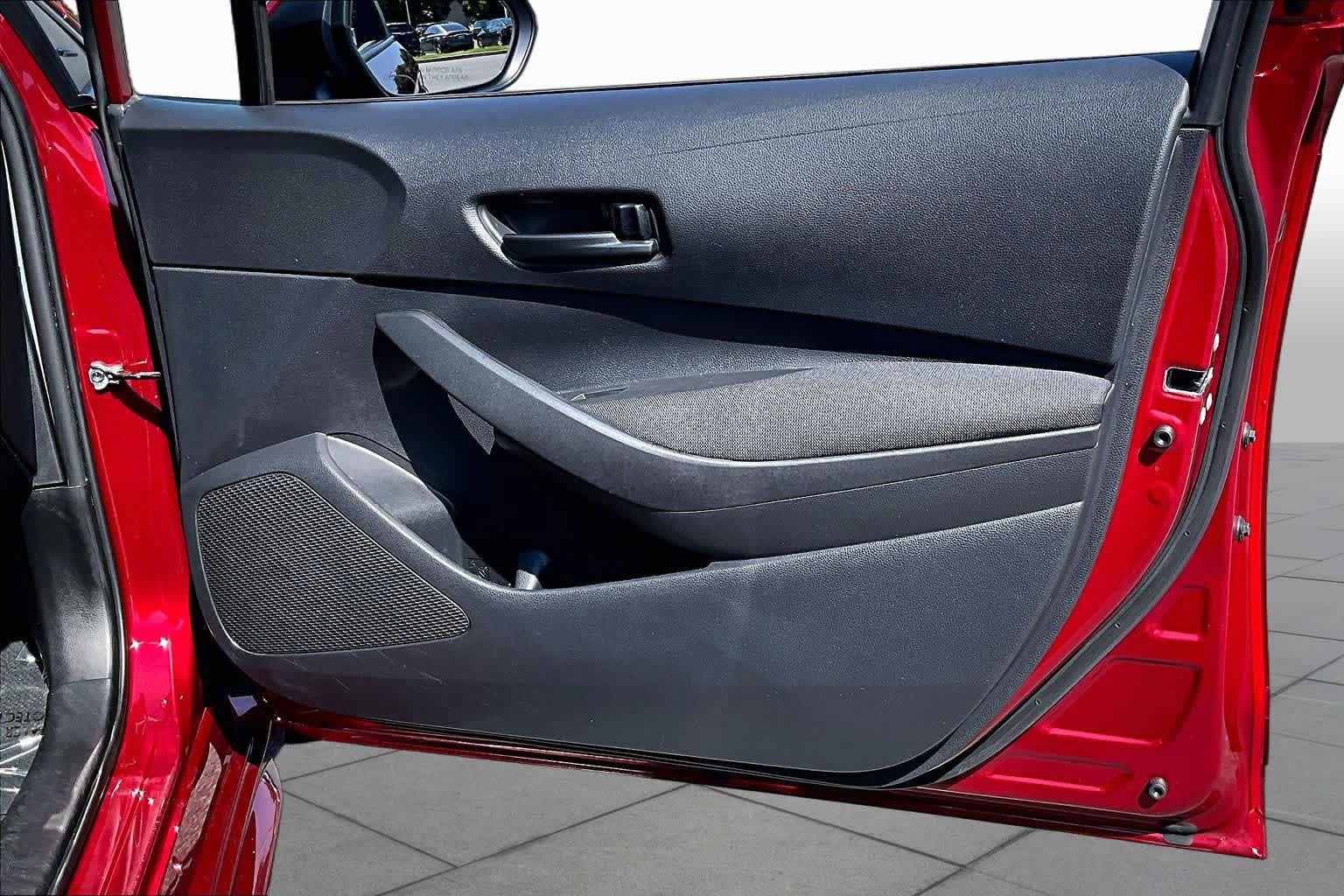 Used 2022 Toyota Corolla LE w/ LE Convenience Package FWD image 22