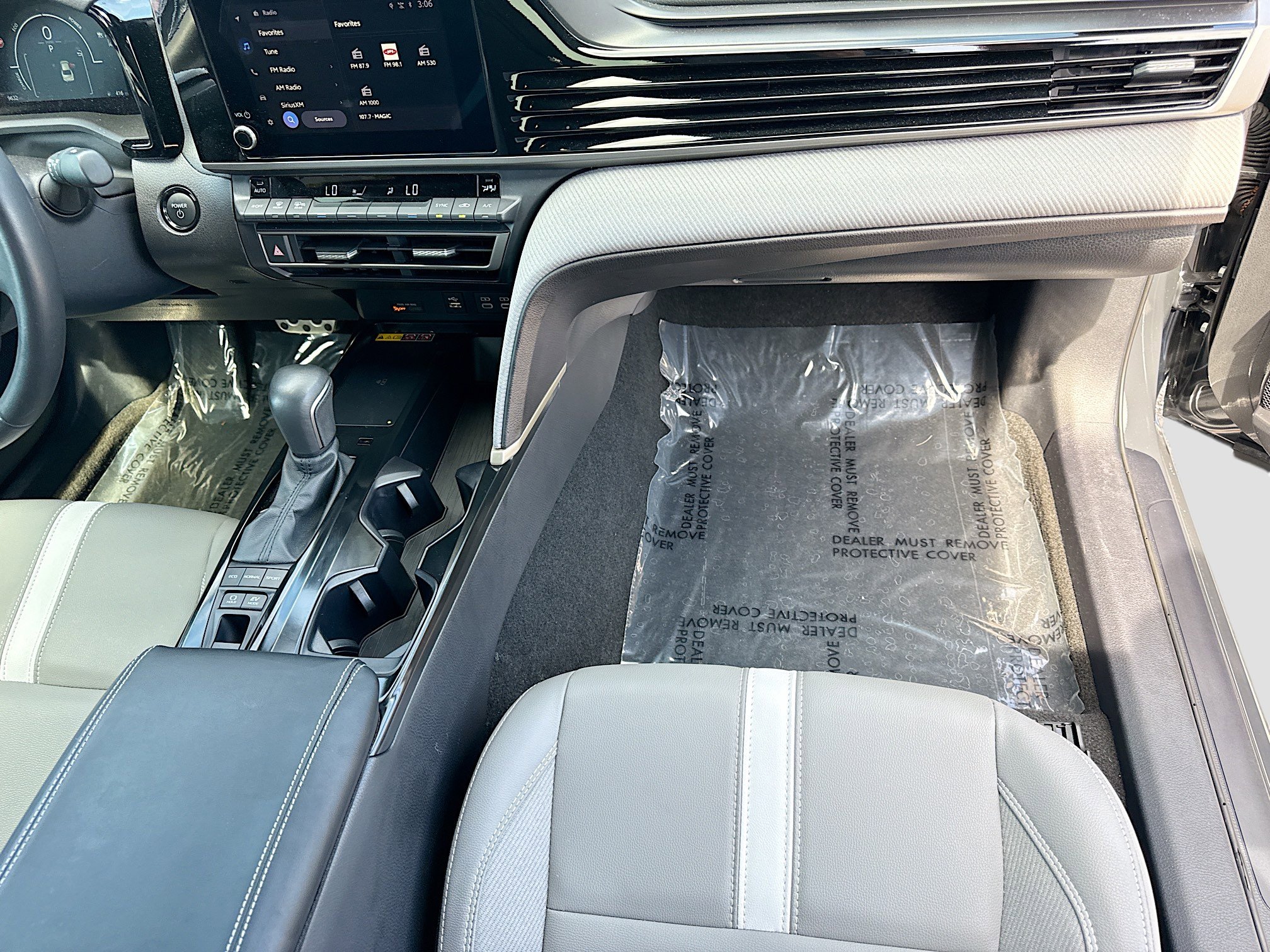 Used 2025 Toyota Camry SE image 16