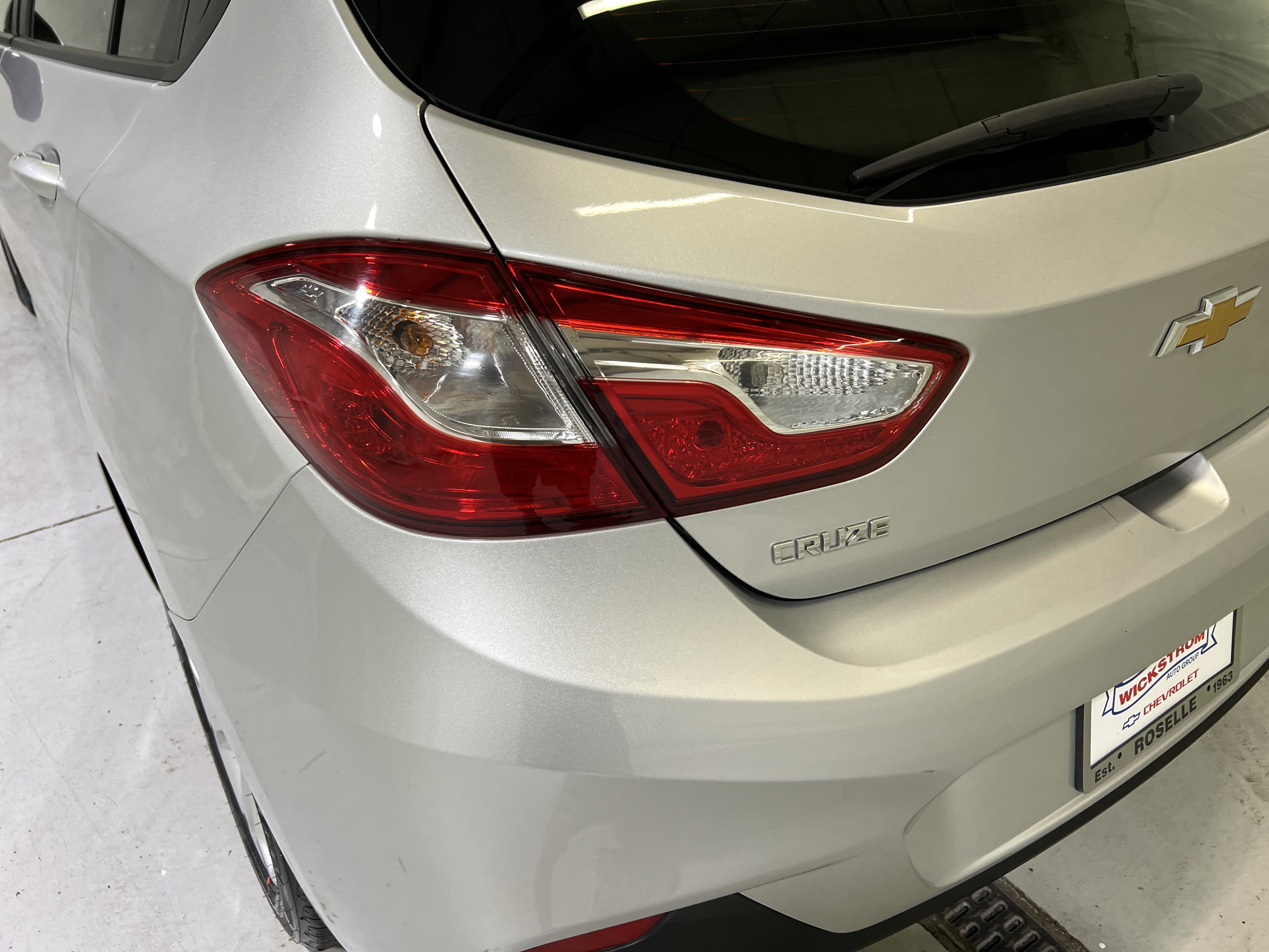 Used 2019 Chevrolet Cruze LS w/ LS Convenience Package FWD image 10