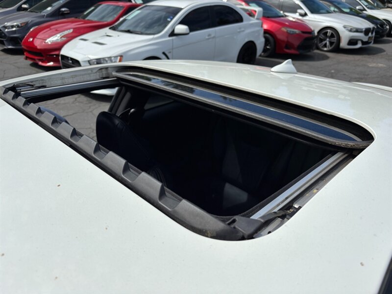 Used 2017 INFINITI Q60 Red Sport 400 RWD image 23