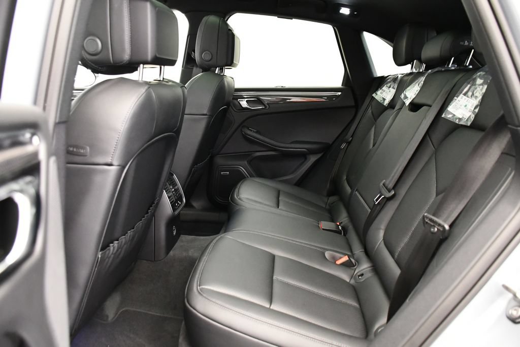 Certified 2026 Porsche Macan Turbo AWD/4WD image 45