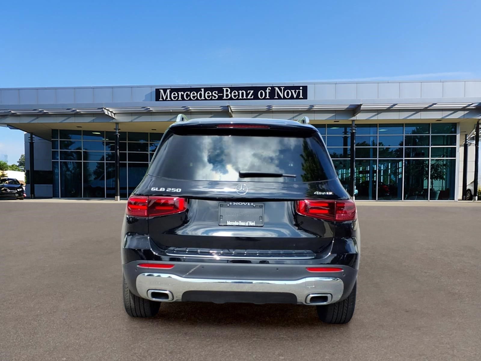 Certified 2025 Mercedes-Benz GLB 250 4MATIC image 4
