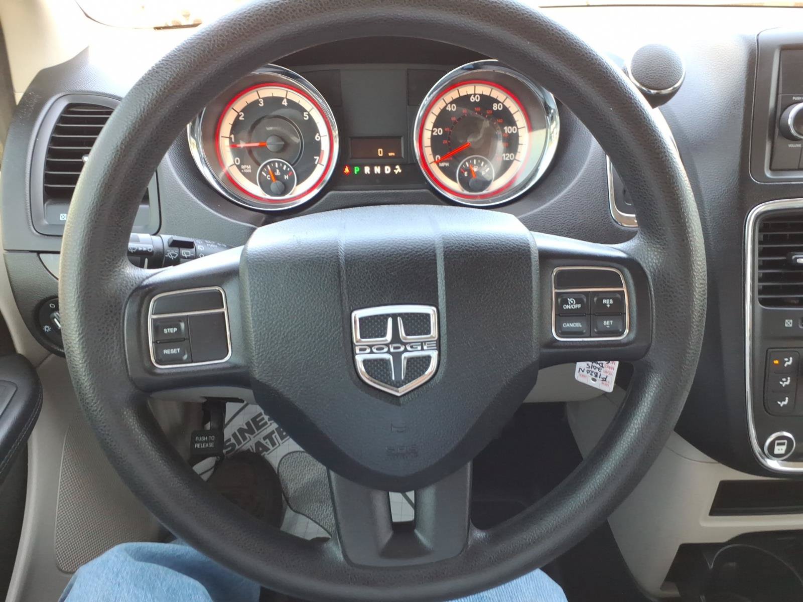 Used 2015 Dodge Grand Caravan SXT FWD image 21