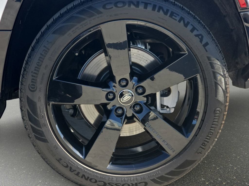 Used 2025 Land Rover Defender 130 X-Dynamic SE image 35