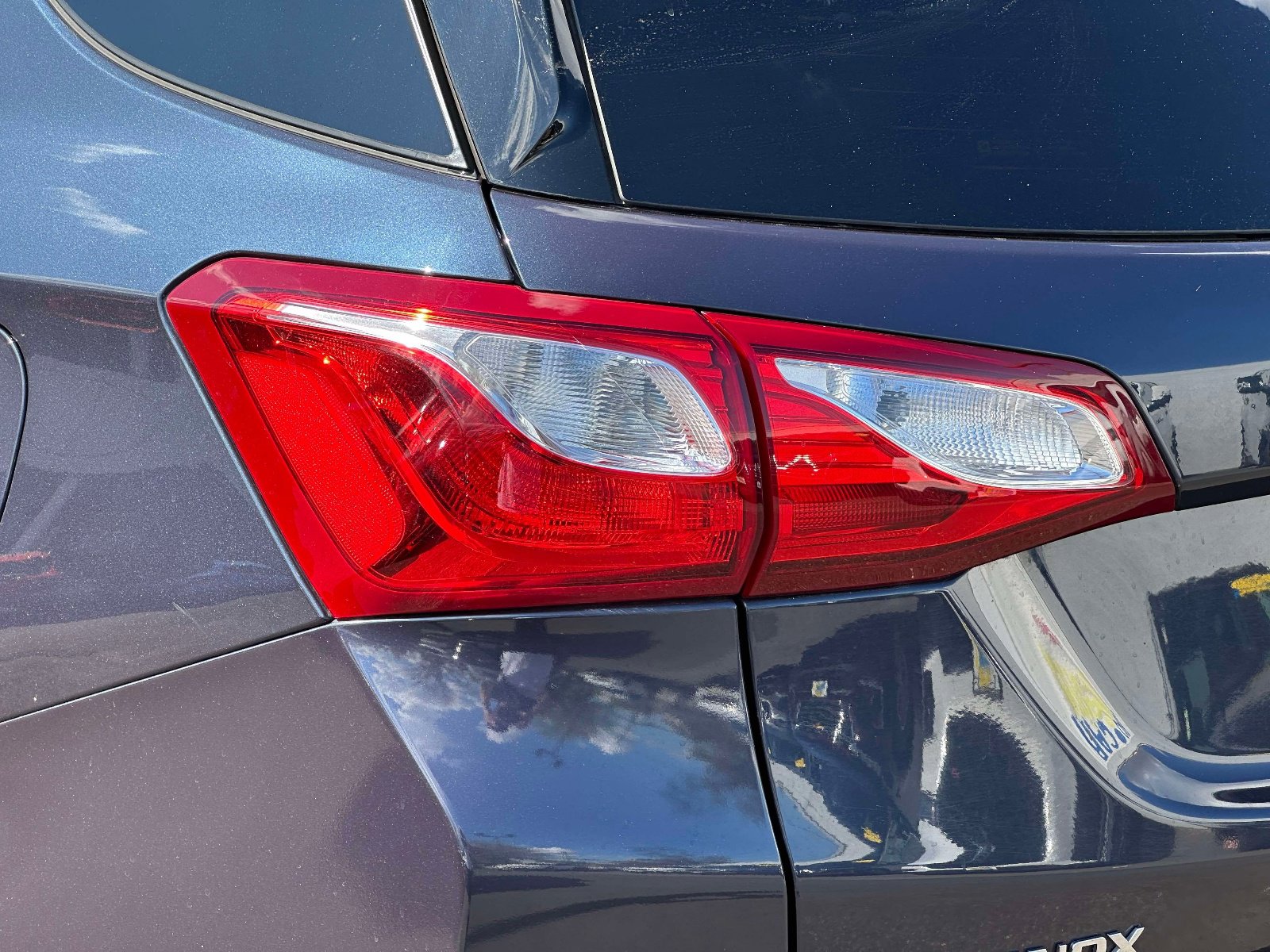 Used 2019 Chevrolet Equinox LT w/ Sun & Navigation Package image 8